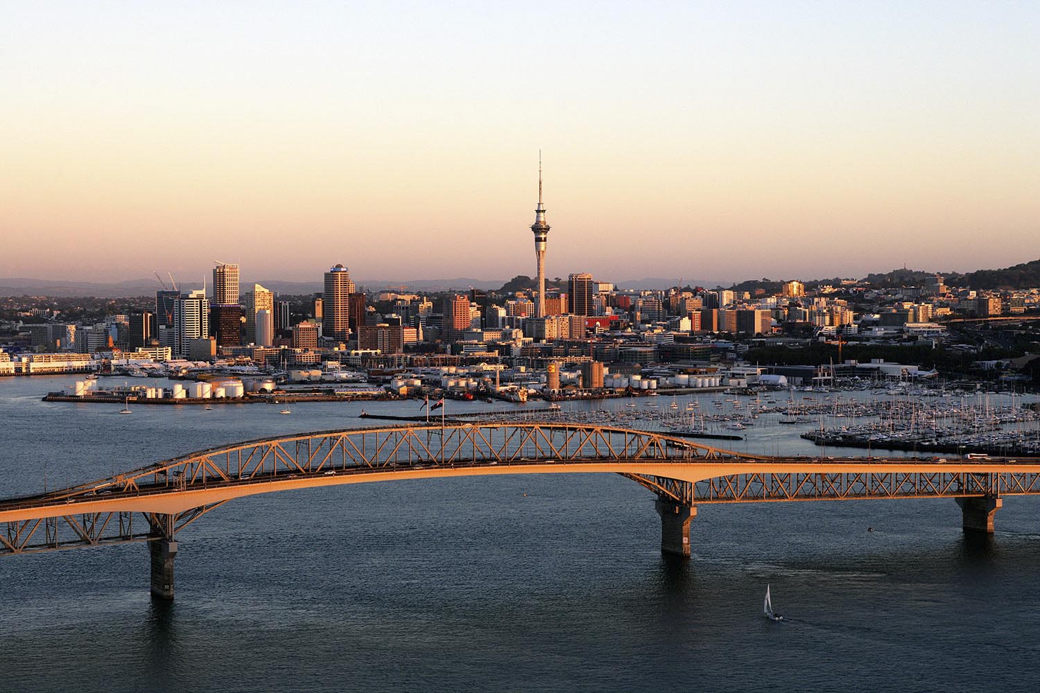 Auckland-Harbour-Bridge-dulich-newzealand