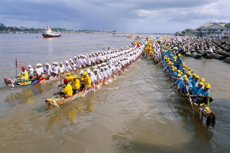 Lễ hội đua thuyền này là dịp để người Khmer thể hiện bản sắc văn hóa truyền thống, tài năng và sự nhanh nhẹn của dân tộc mình.