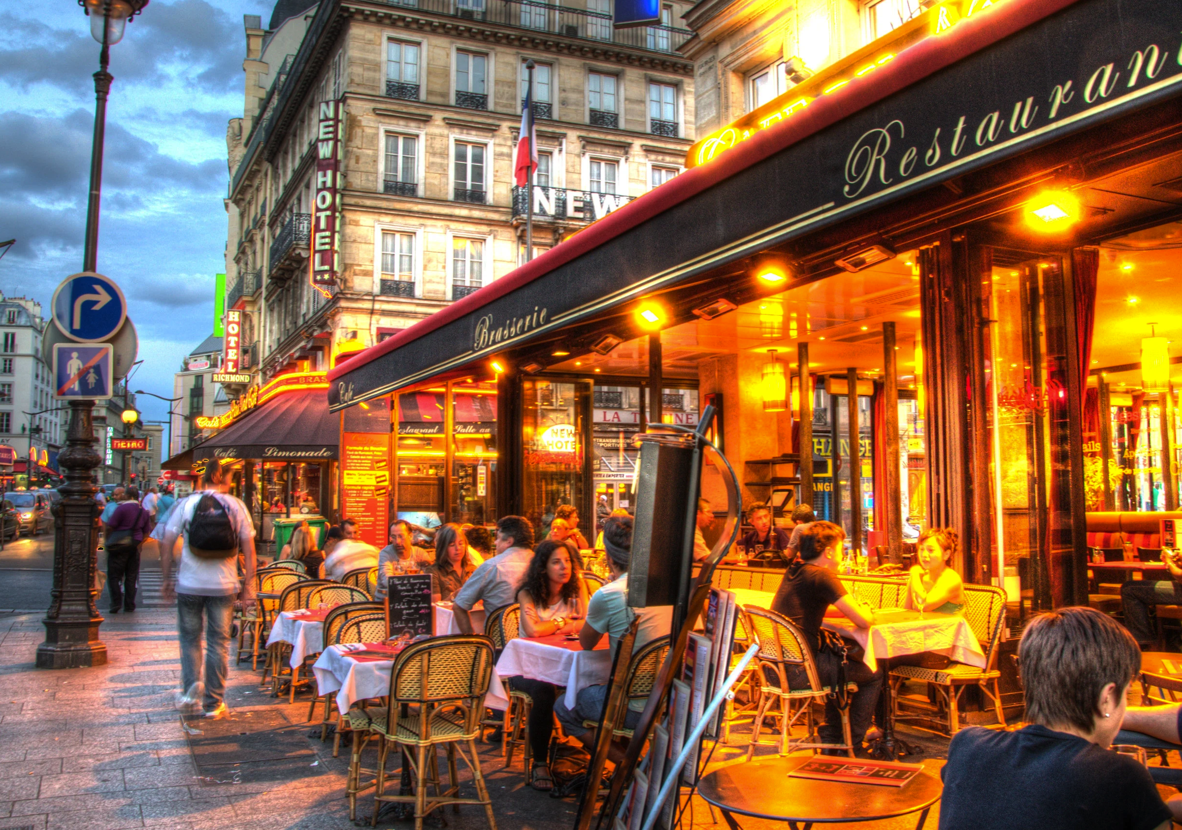 Cà phê vỉa hè - nét văn hóa đặc trưng Paris 