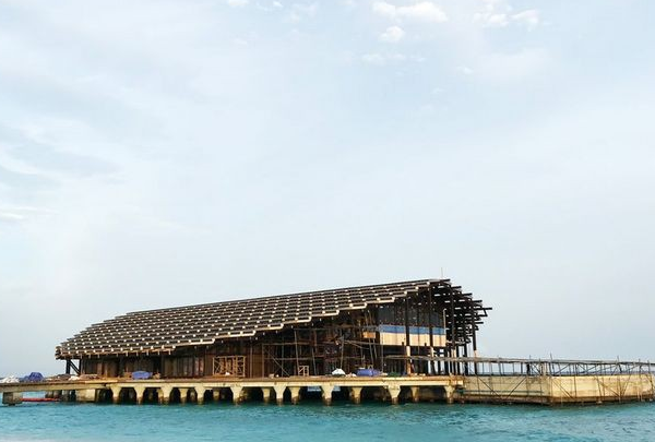 Tham quan khu nghỉ dưỡng xa hoa trên đảo nhân tạo với hệ thống pin Mặt Trời ngay trên mái nhà tại Maldives 